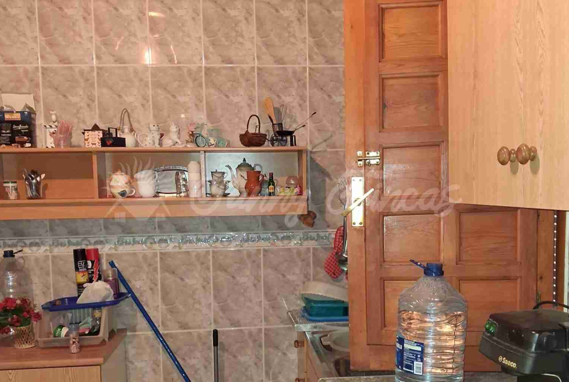 3 bed country house with detached garage