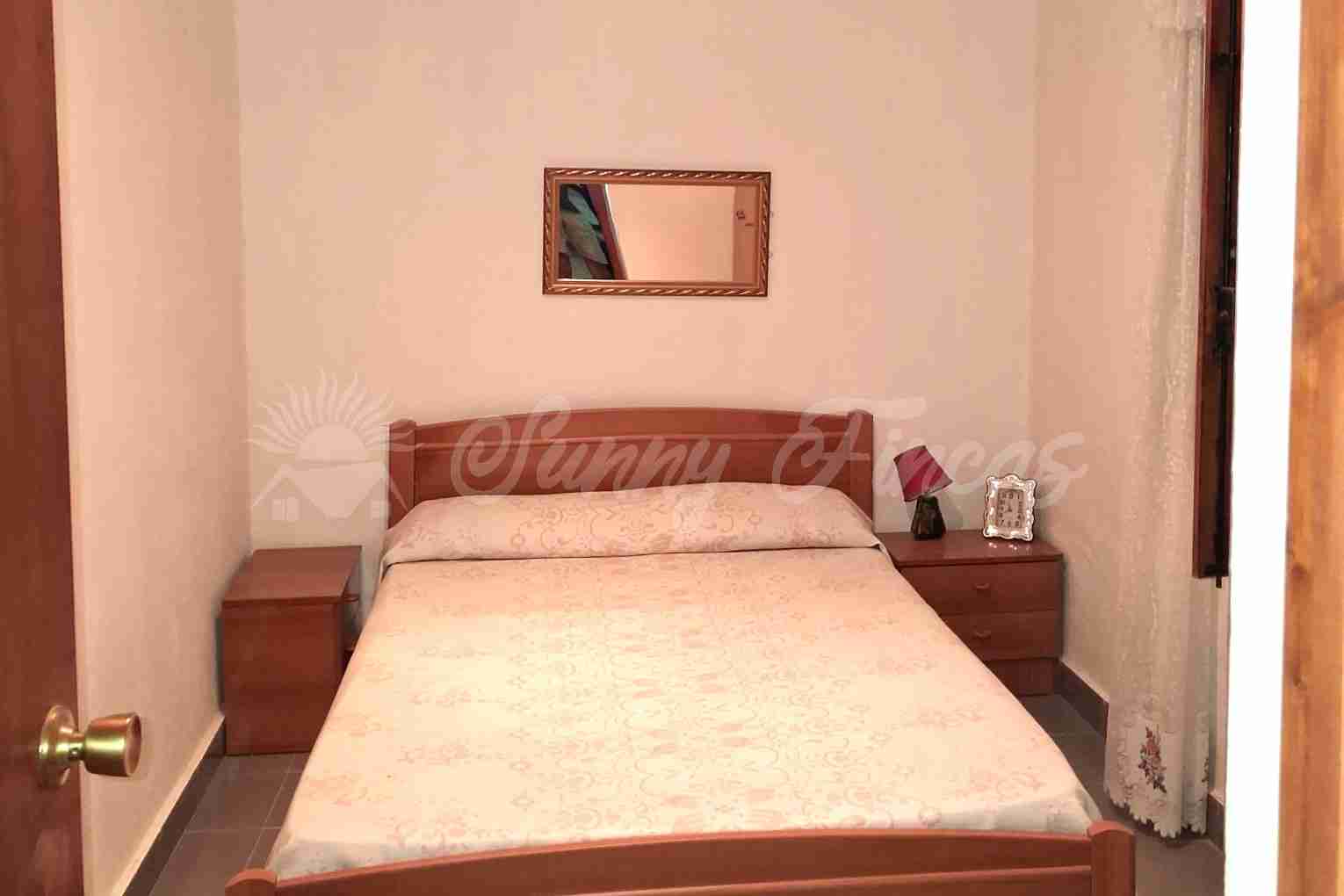 SF0593 WEB07 3 bed country house with detached garage
