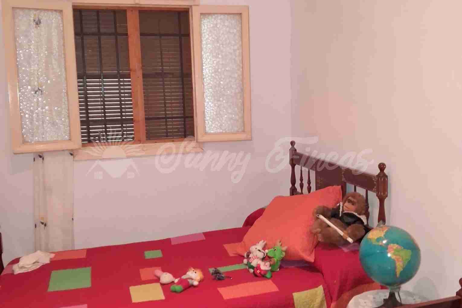 SF0593 WEB08 3 bed country house with detached garage