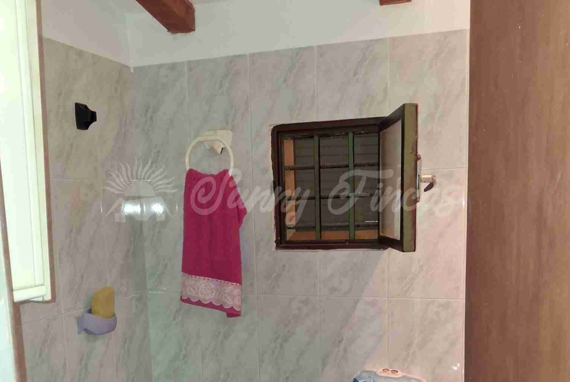 3 bed country house with detached garage