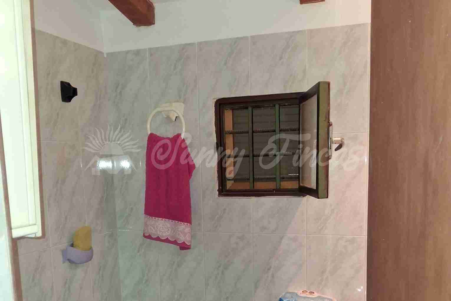 SF0593 WEB10 3 bed country house with detached garage