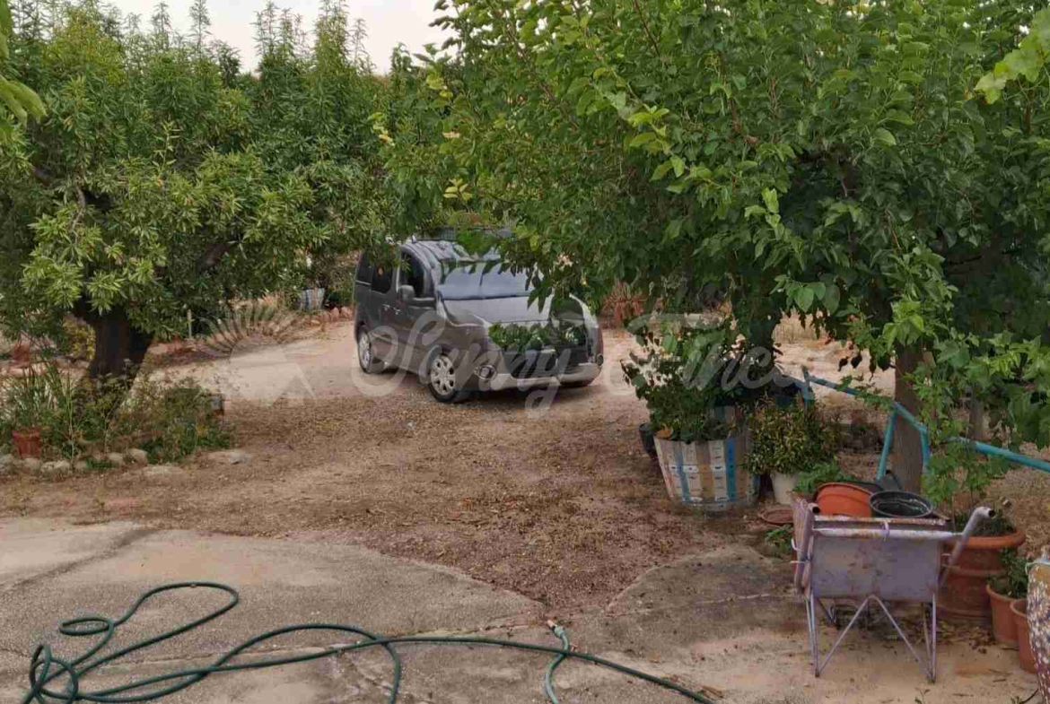 3 bed country house with detached garage