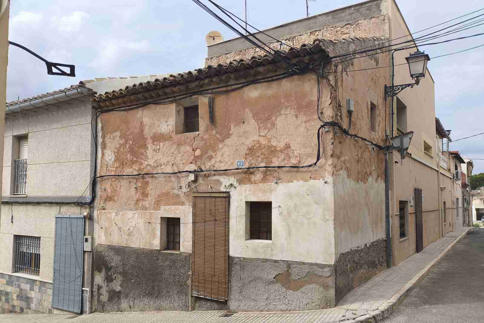 SF0596 WEB 01 Cheap Townhouse to reform in Pinoso
