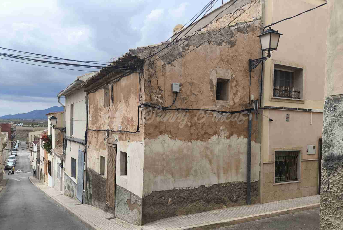 Cheap Townhouse to reform in Pinoso