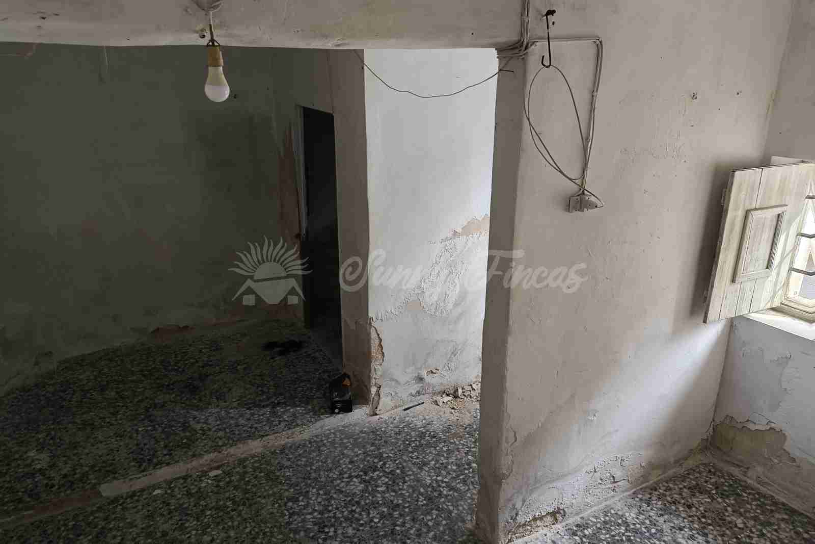 SF0596 WEB 03 Cheap Townhouse to reform in Pinoso