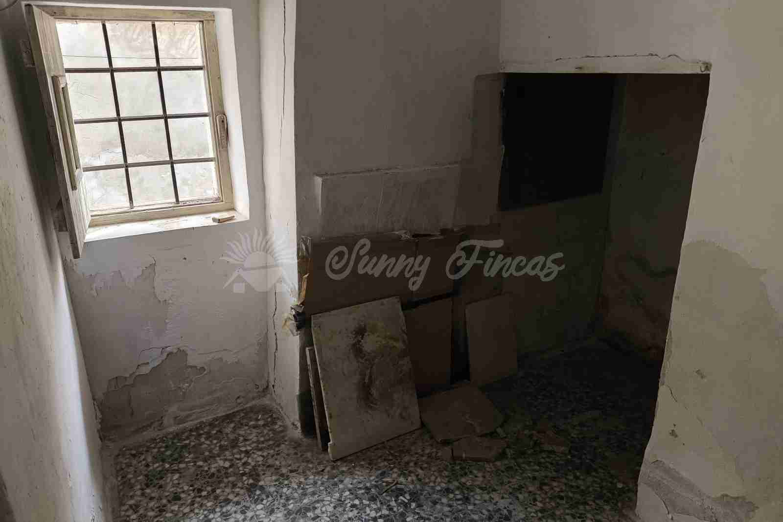 SF0596 WEB 07 Cheap Townhouse to reform in Pinoso